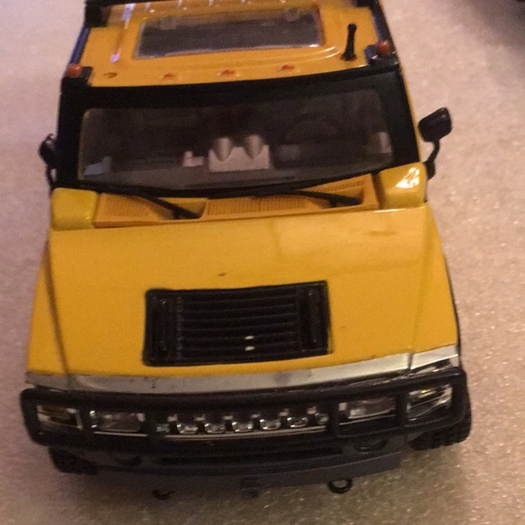 Hummer - Picture 2 of 10